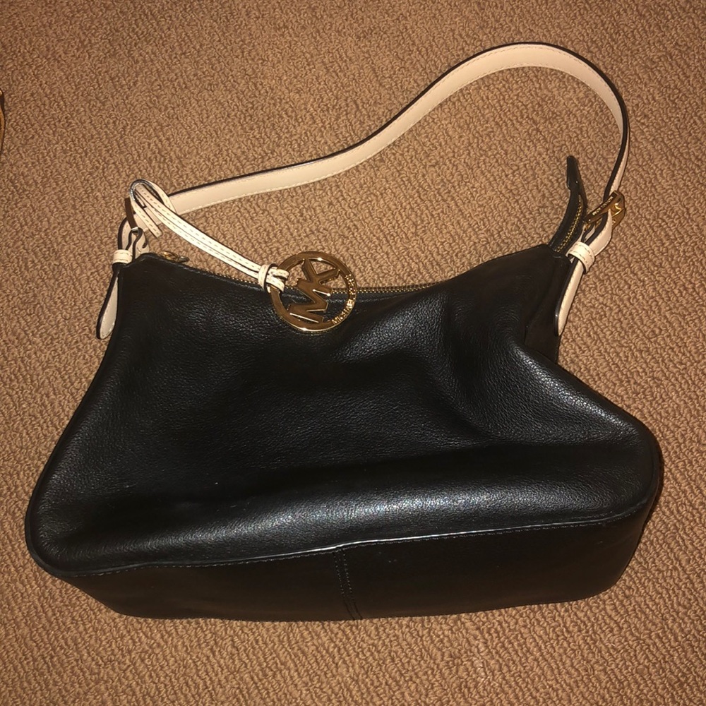 Michael Kors Black Purse, amazing everyday piece!